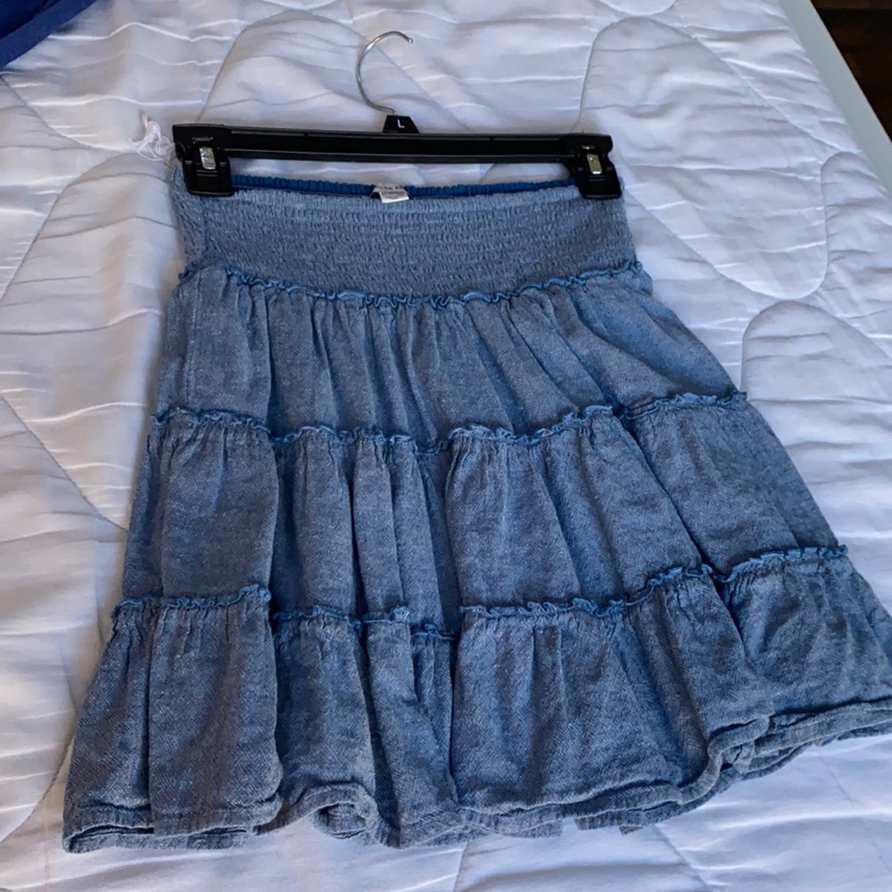 A MINI AMERICAN EAGLE SKIRT(LIKE NEW)